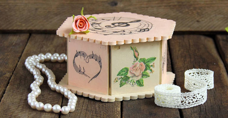 Decoupaged jewellry box