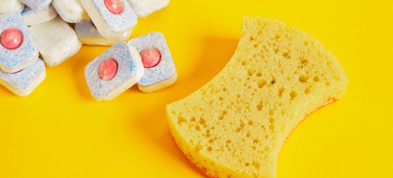 Dishwasher tablets with sponge