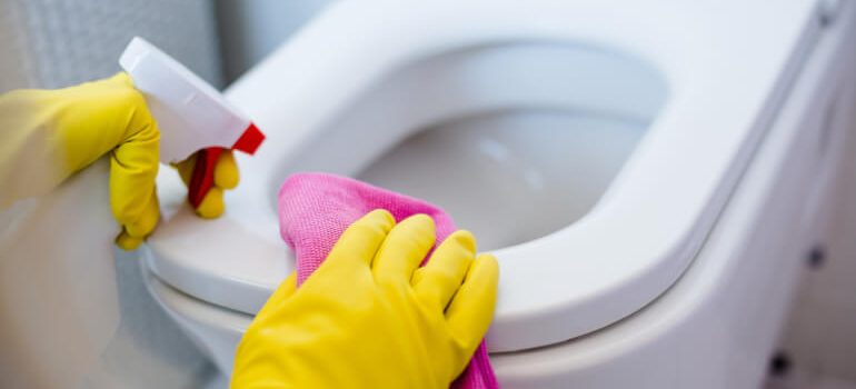 Cleaning the toilet